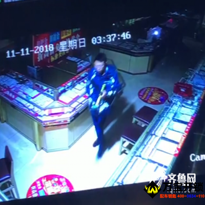 24秒｜邹城一金店凌晨被砸 价值几十万首饰被盗